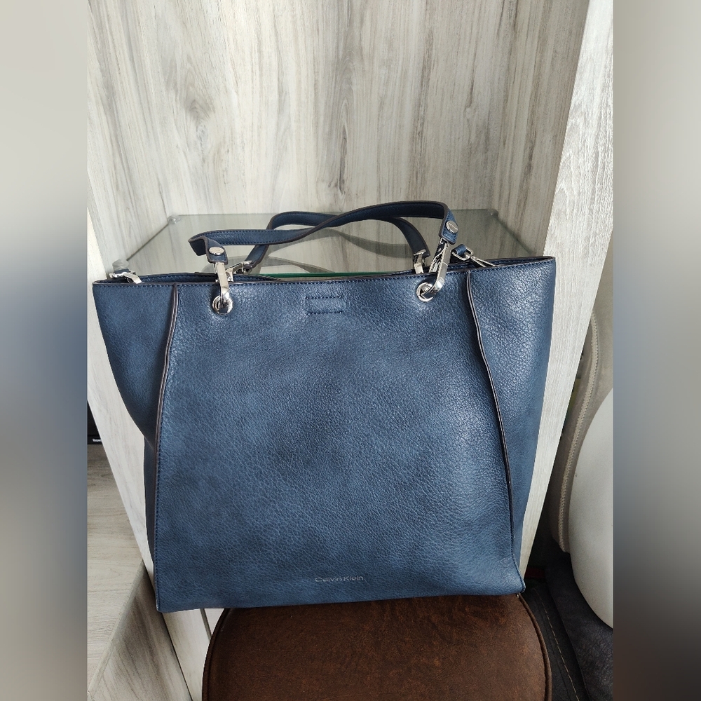 Calvin Klein Reyna North/South Big Tote Calvin Klein Reyna North 13.5H * 18"W